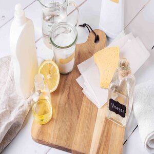 Cleaning your wood cutting board with vinegar