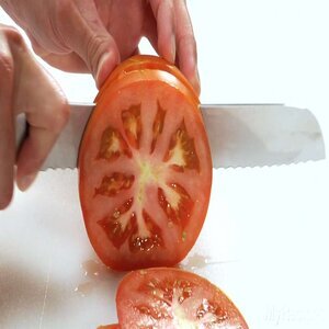 How to cut a tomato into slices