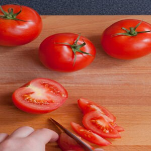 cut a tomato into wedges