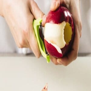 Separate The Core From Peeled Apples