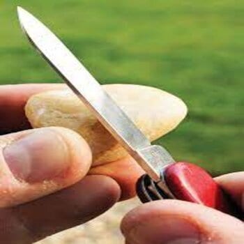 Sharpen Knives Using a Flat Rock