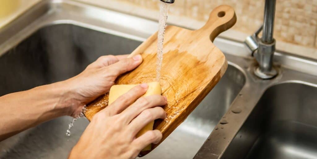 How to choose a cutting board: is it easy to maintain?
