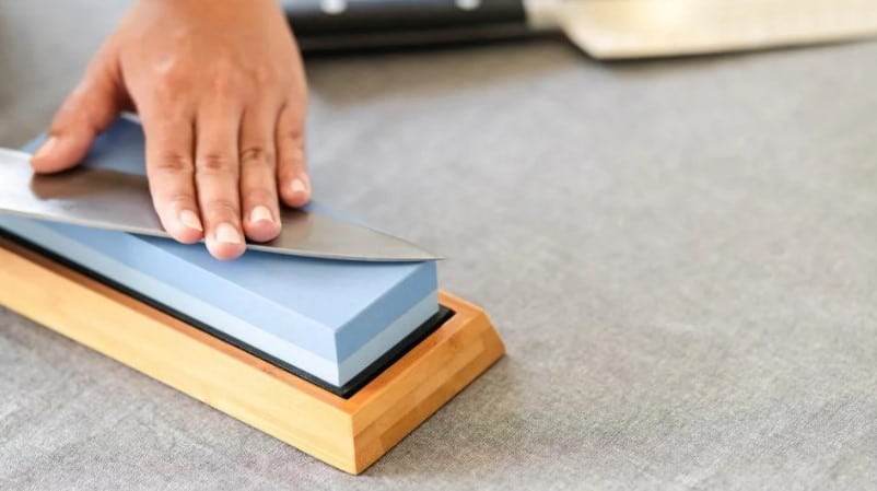 How to clean sharpening stones