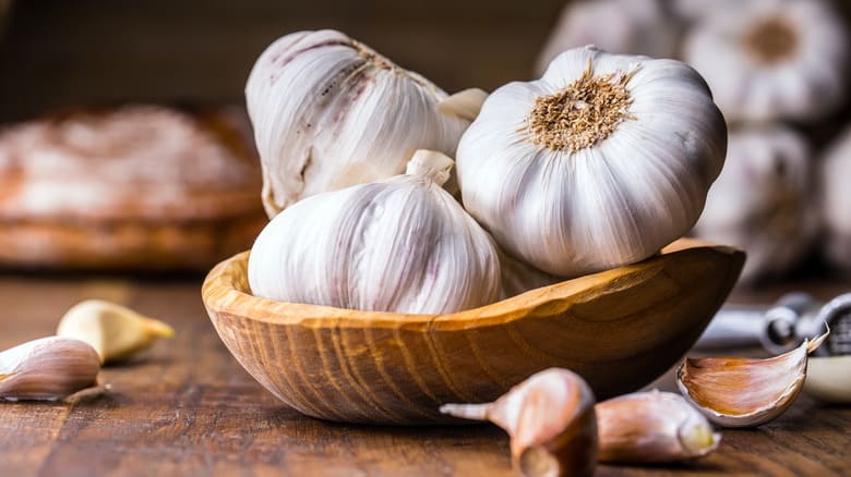 How To Pick Garlic