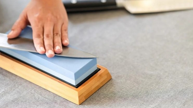 Using a sharpening Rock  Whetston