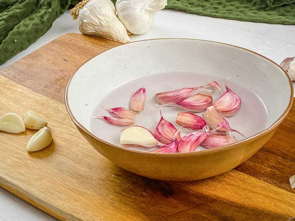 how to easily peel garlic by cold water