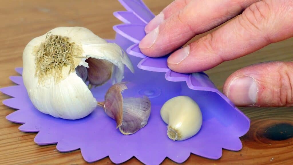 how to easily peel garlic using siliocone mat