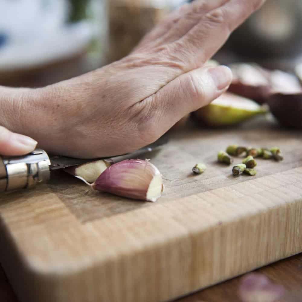 peeling garlic through crushing by knife