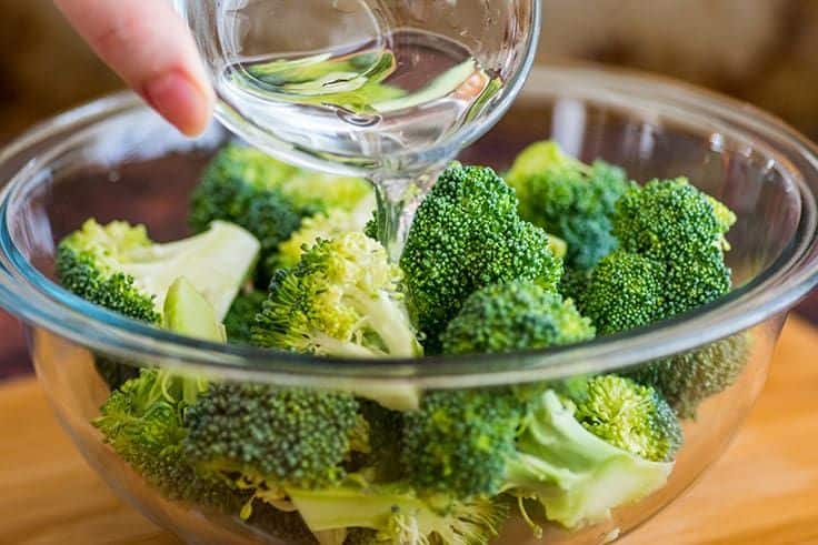 How to microwave broccoli?
