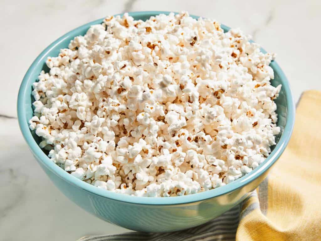 how does microwave popcorn work?