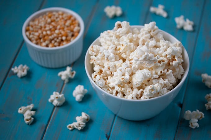 how does microwave popcorn work?