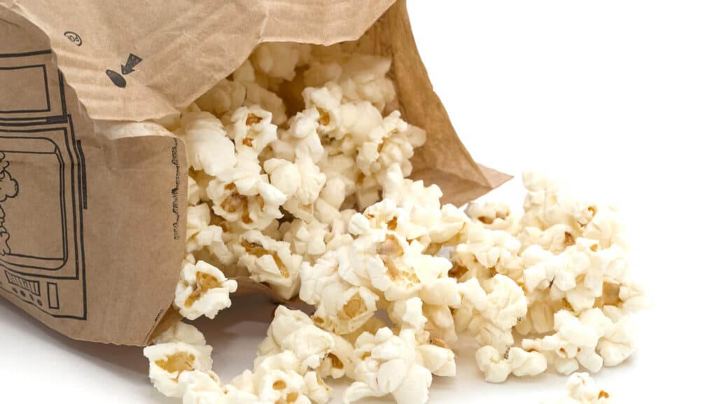 how does microwave popcorn work?